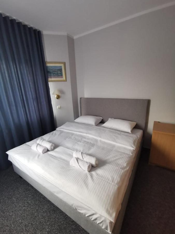 Lezzet B&B Pokoj Goscinny & Turkishrestaurant 华沙 外观 照片
