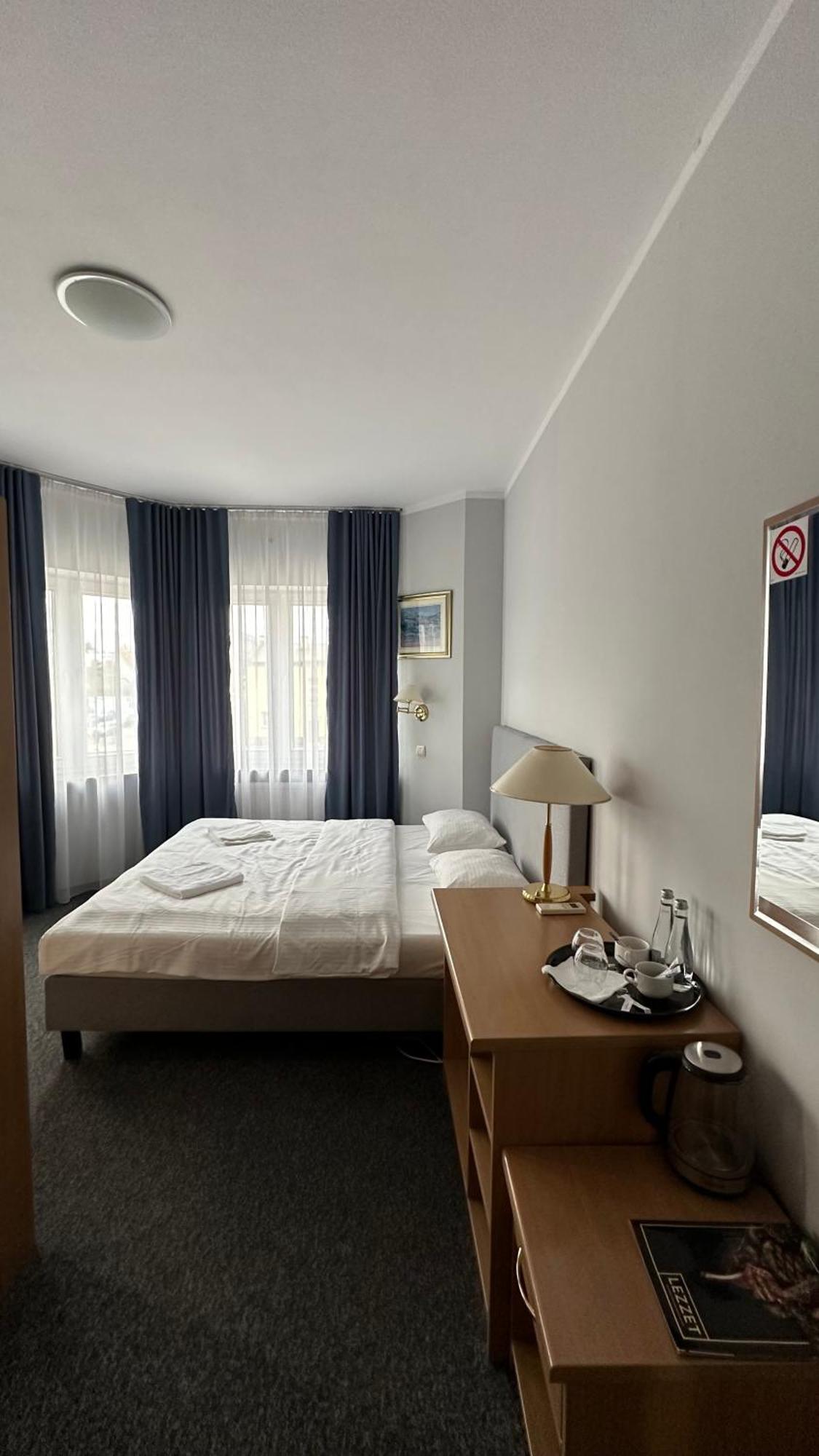 Lezzet B&B Pokoj Goscinny & Turkishrestaurant 华沙 外观 照片