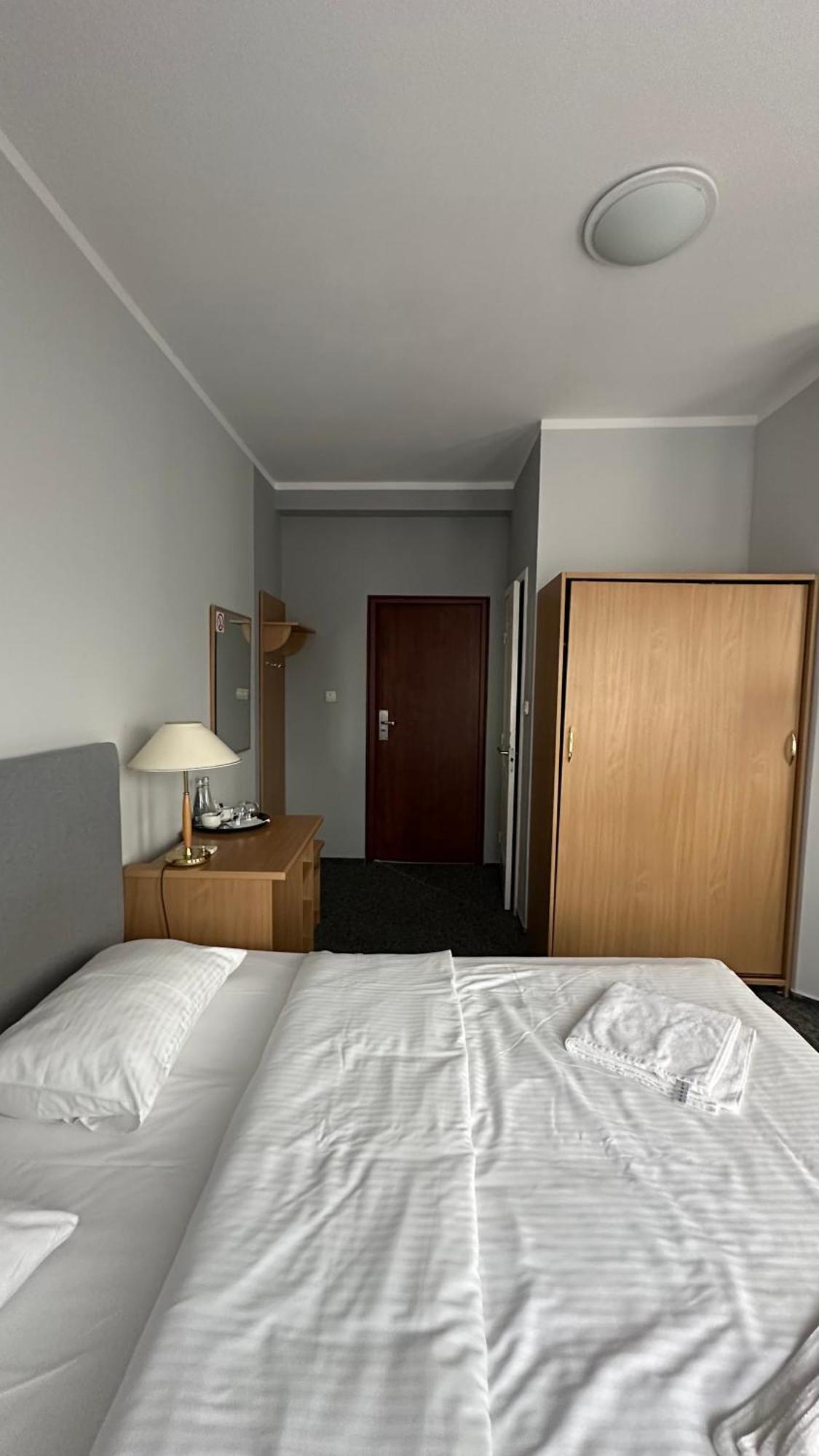 Lezzet B&B Pokoj Goscinny & Turkishrestaurant 华沙 外观 照片