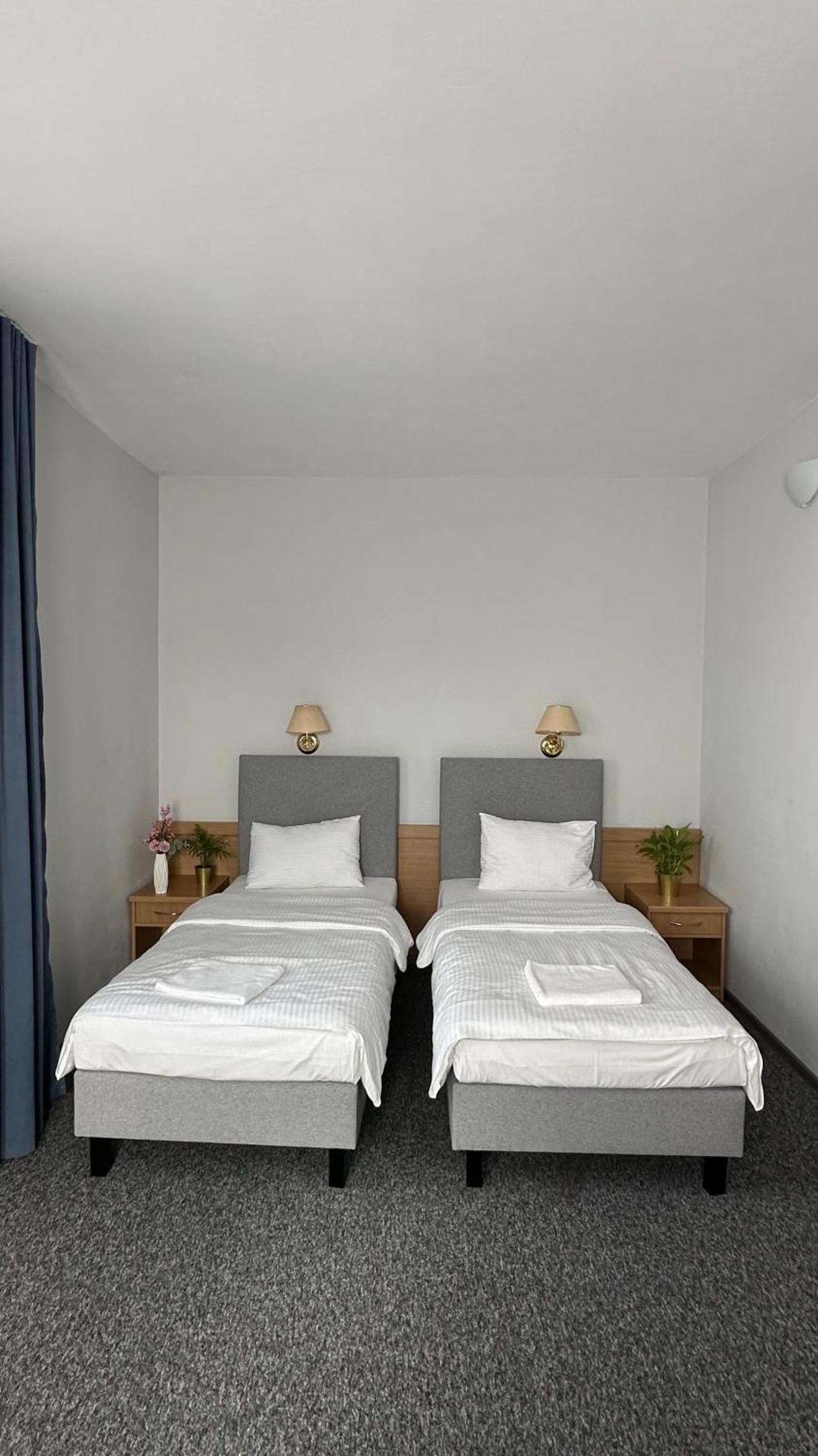 Lezzet B&B Pokoj Goscinny & Turkishrestaurant 华沙 外观 照片
