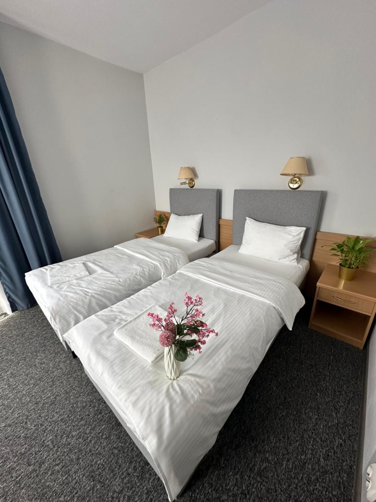 Lezzet B&B Pokoj Goscinny & Turkishrestaurant 华沙 外观 照片