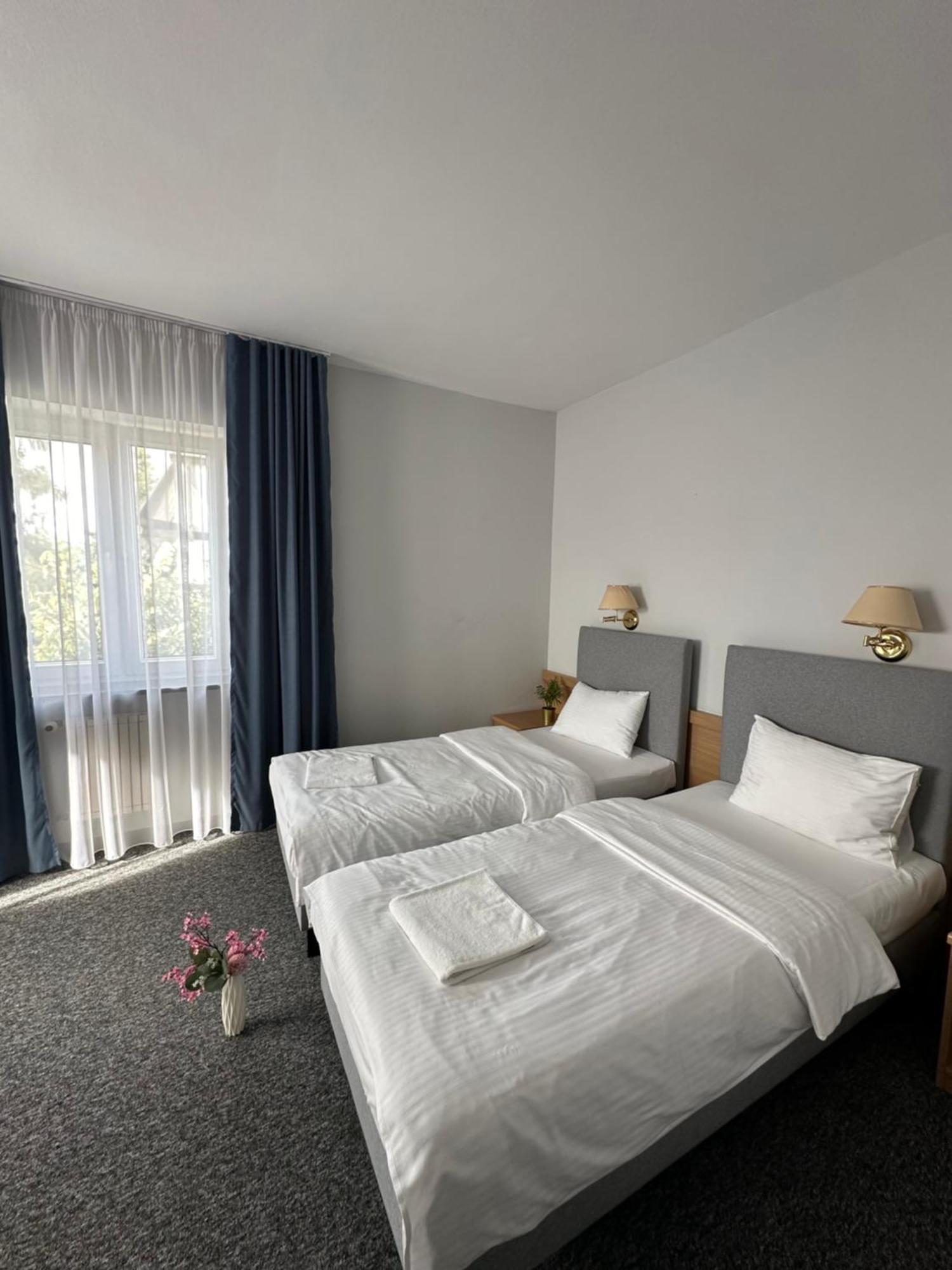 Lezzet B&B Pokoj Goscinny & Turkishrestaurant 华沙 外观 照片