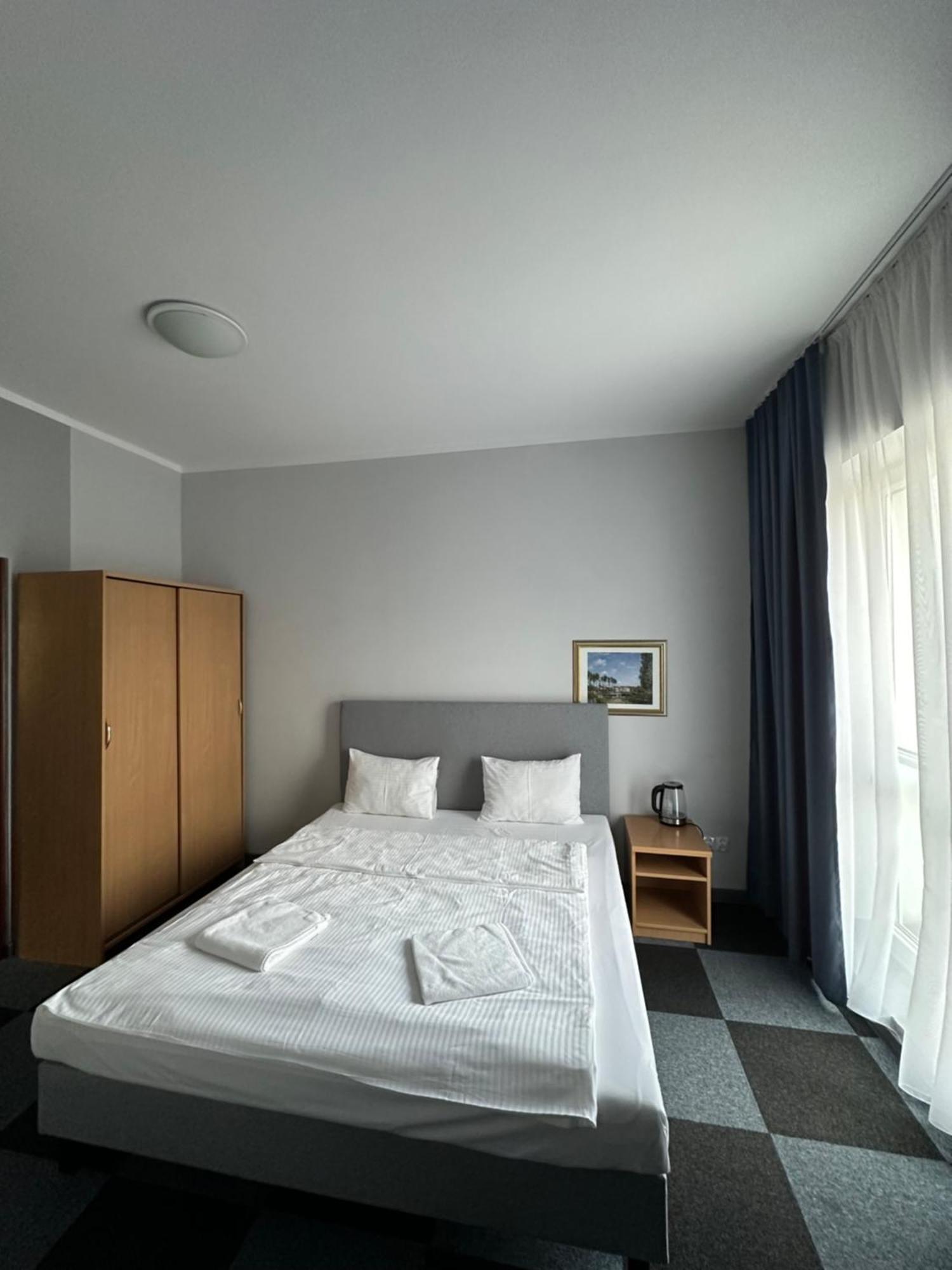 Lezzet B&B Pokoj Goscinny & Turkishrestaurant 华沙 外观 照片