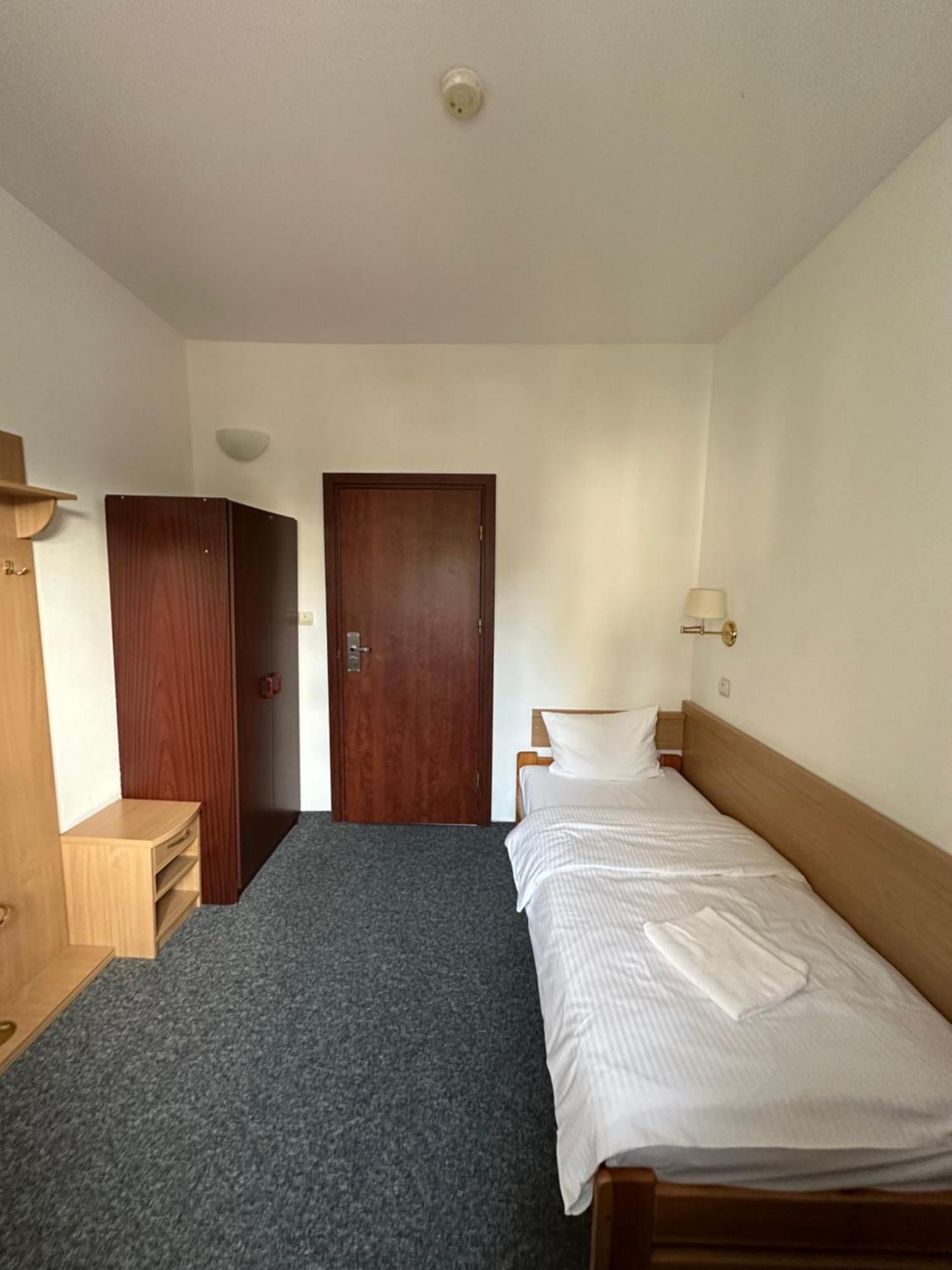 Lezzet B&B Pokoj Goscinny & Turkishrestaurant 华沙 外观 照片