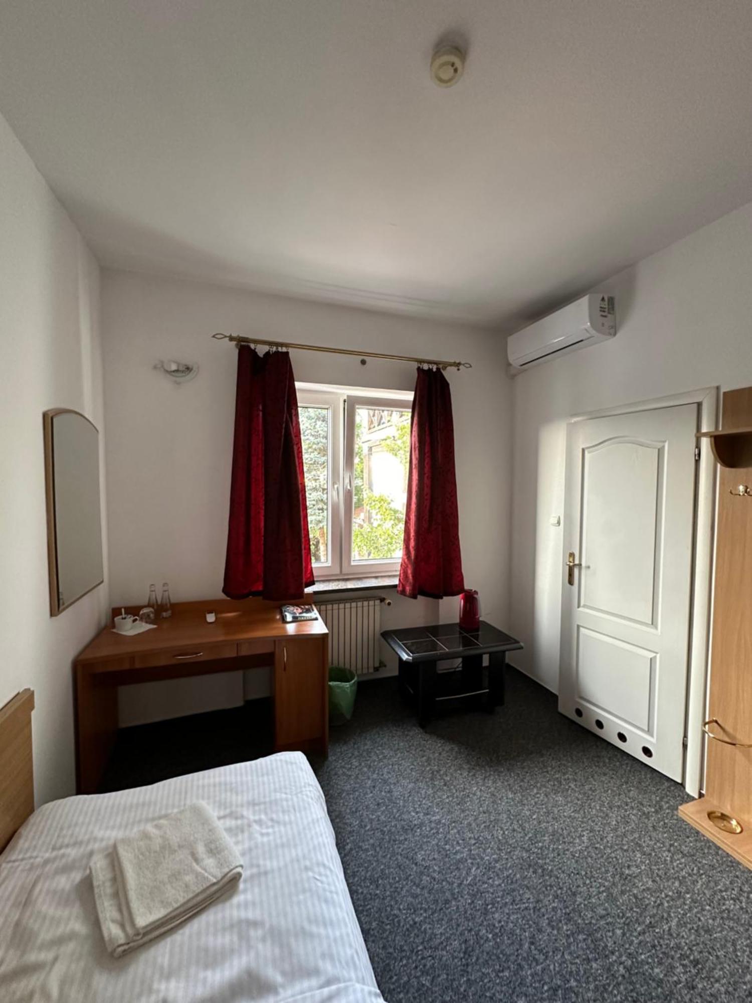 Lezzet B&B Pokoj Goscinny & Turkishrestaurant 华沙 外观 照片