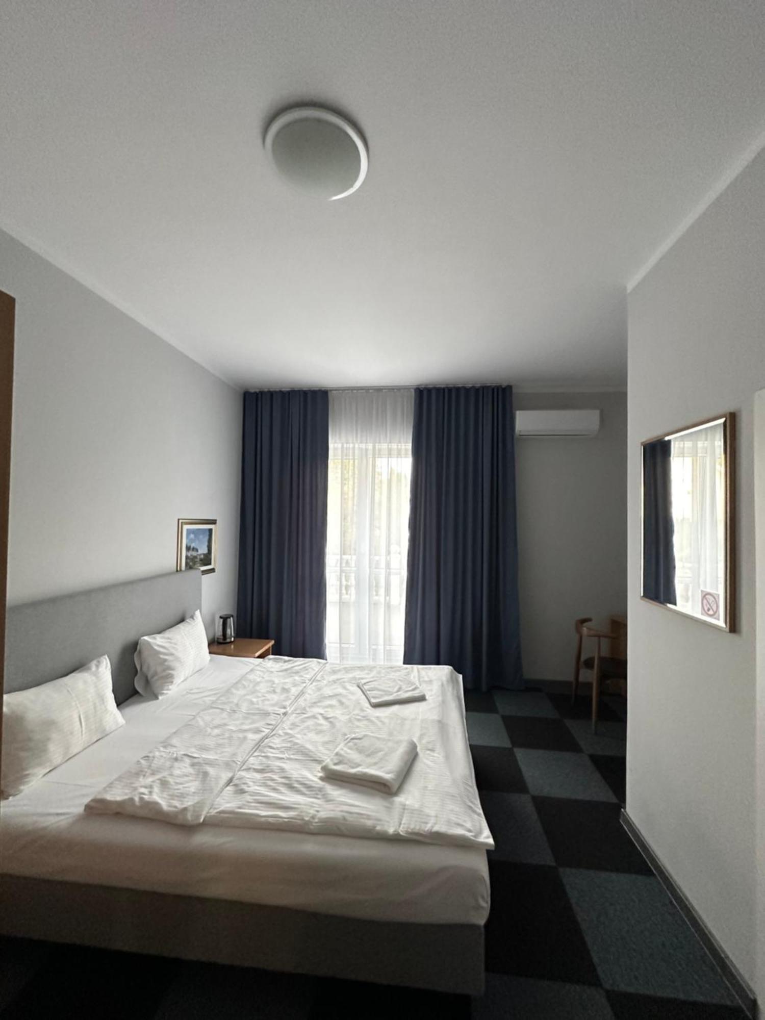 Lezzet B&B Pokoj Goscinny & Turkishrestaurant 华沙 外观 照片