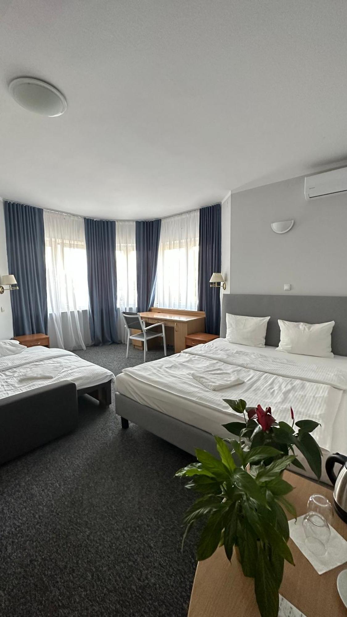 Lezzet B&B Pokoj Goscinny & Turkishrestaurant 华沙 外观 照片