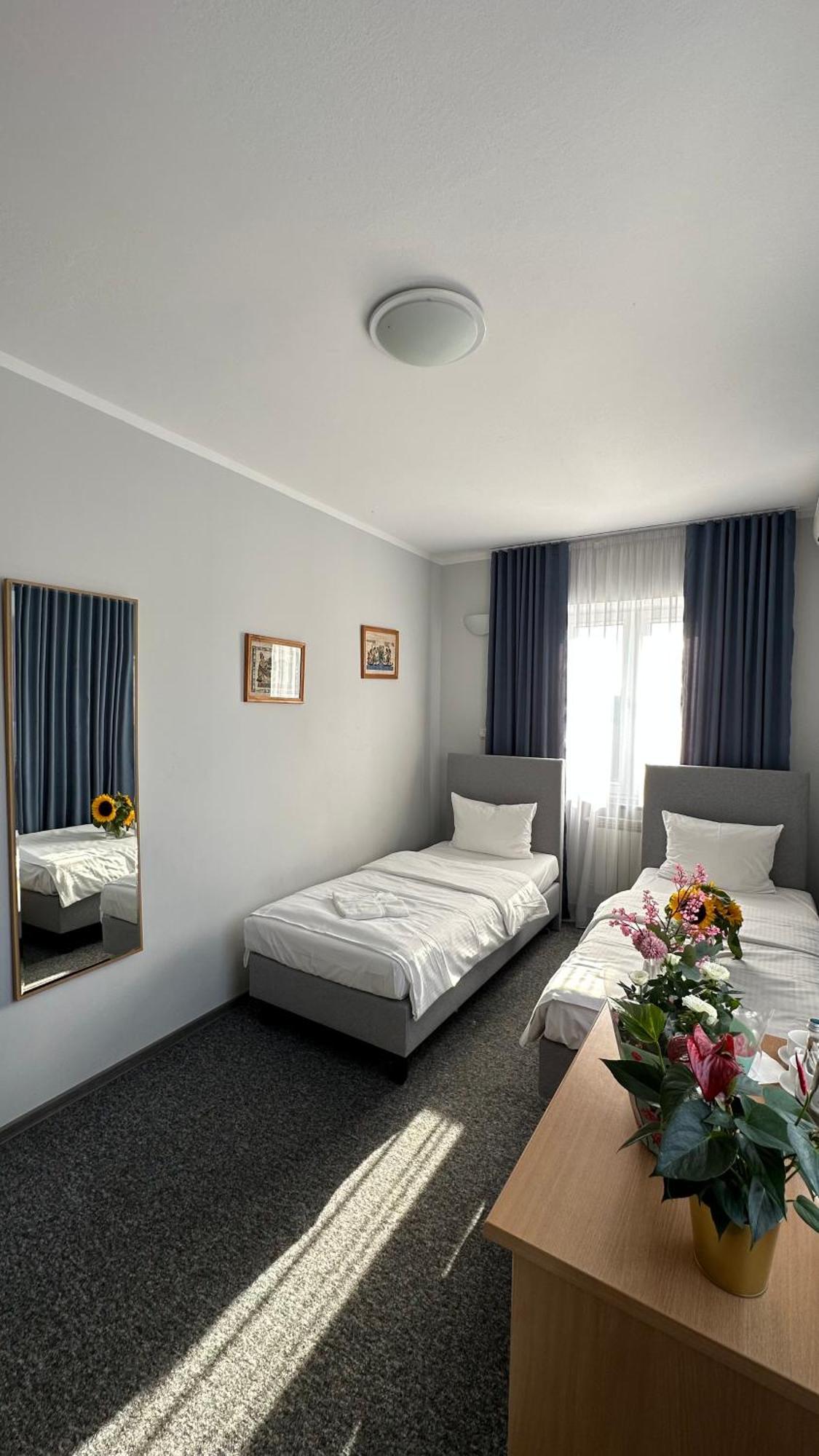 Lezzet B&B Pokoj Goscinny & Turkishrestaurant 华沙 外观 照片