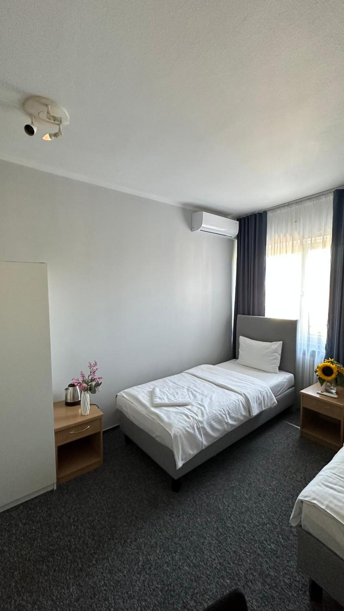 Lezzet B&B Pokoj Goscinny & Turkishrestaurant 华沙 外观 照片