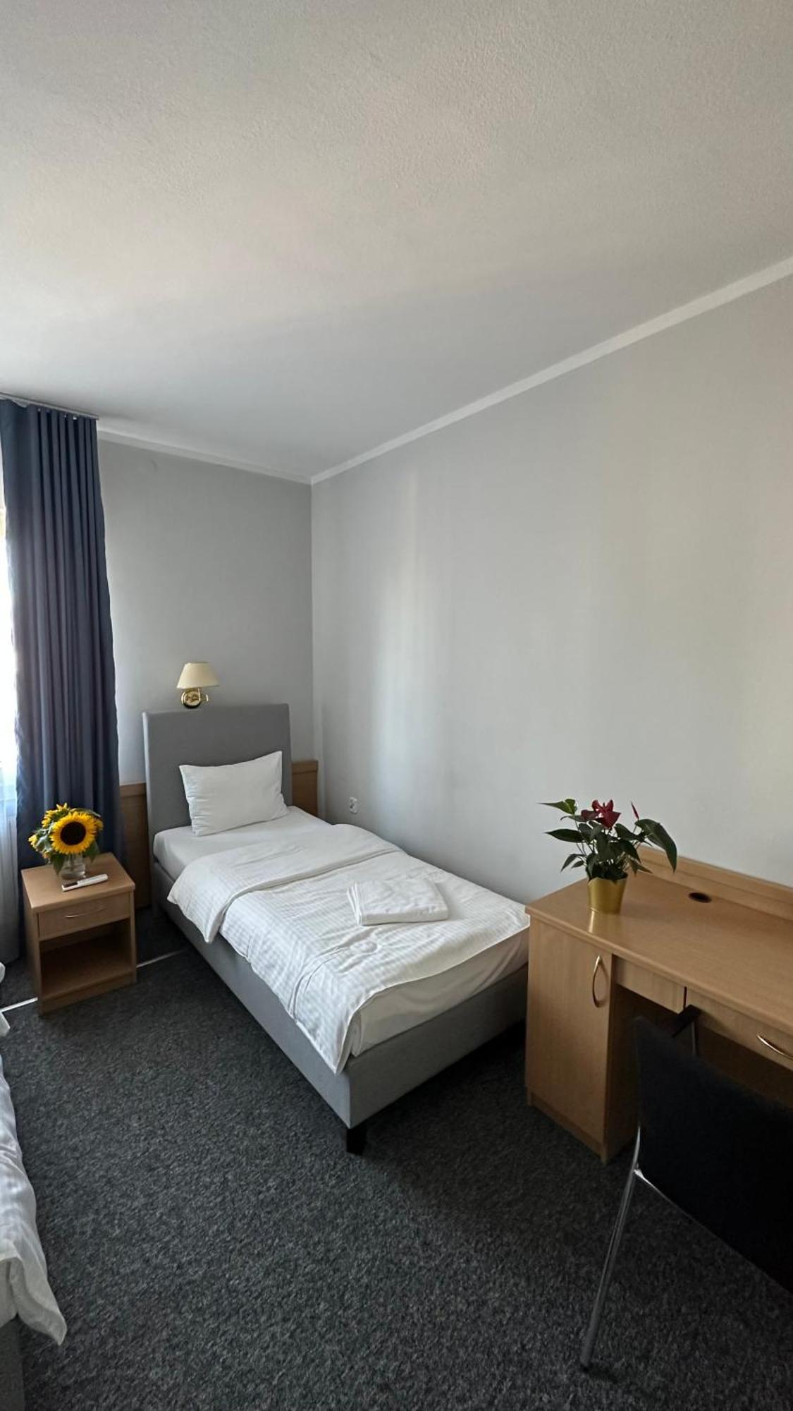 Lezzet B&B Pokoj Goscinny & Turkishrestaurant 华沙 外观 照片