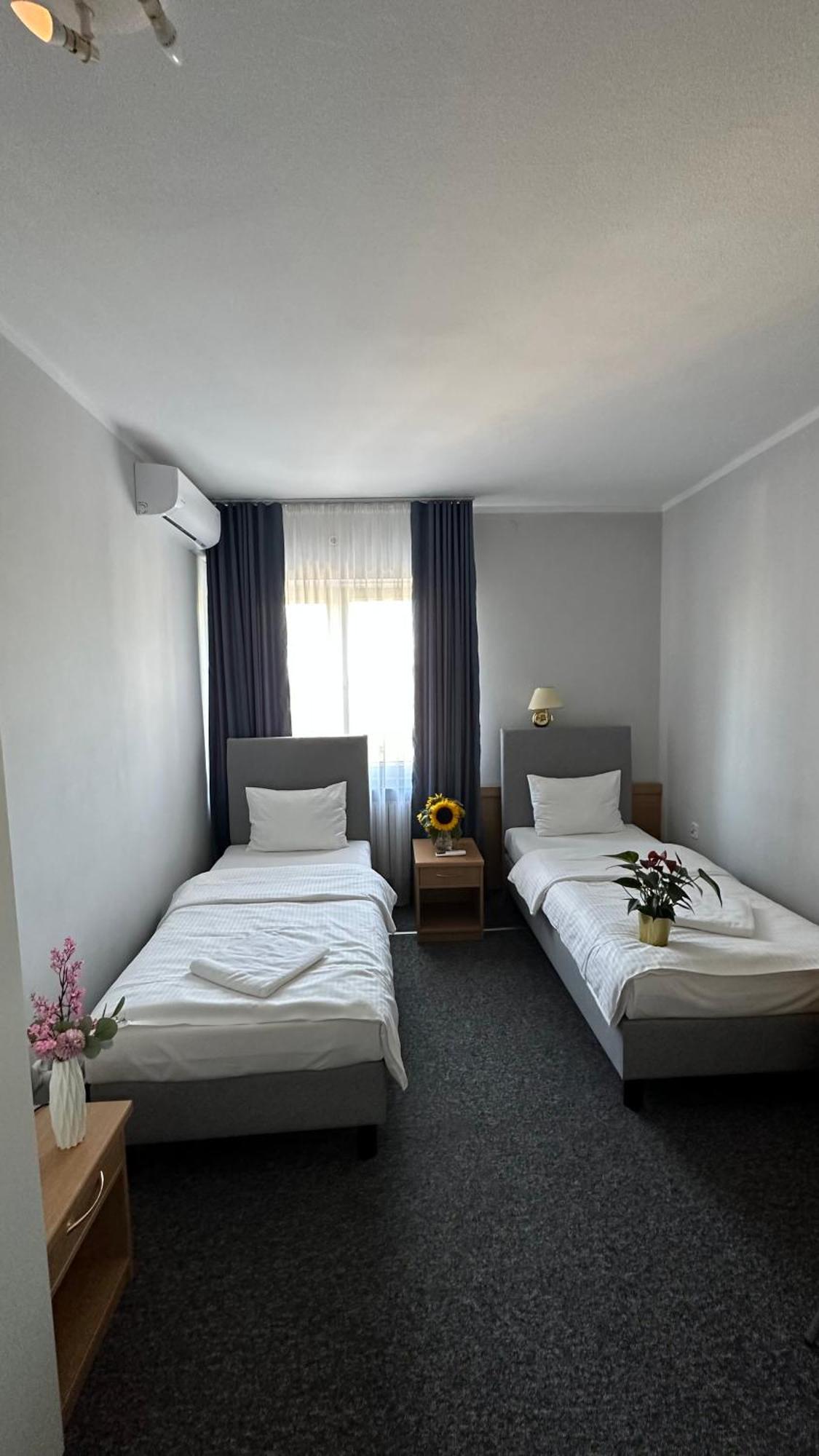 Lezzet B&B Pokoj Goscinny & Turkishrestaurant 华沙 外观 照片