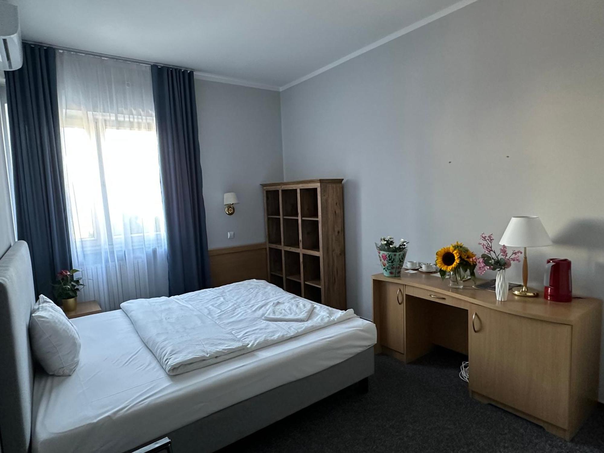 Lezzet B&B Pokoj Goscinny & Turkishrestaurant 华沙 外观 照片