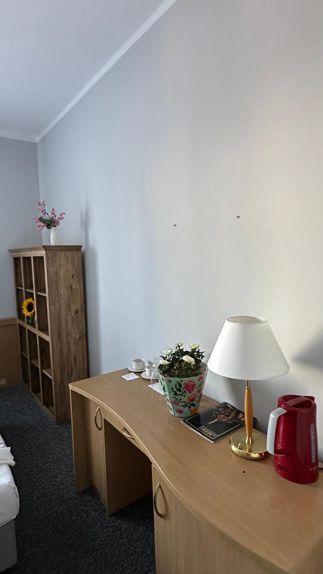 Lezzet B&B Pokoj Goscinny & Turkishrestaurant 华沙 外观 照片